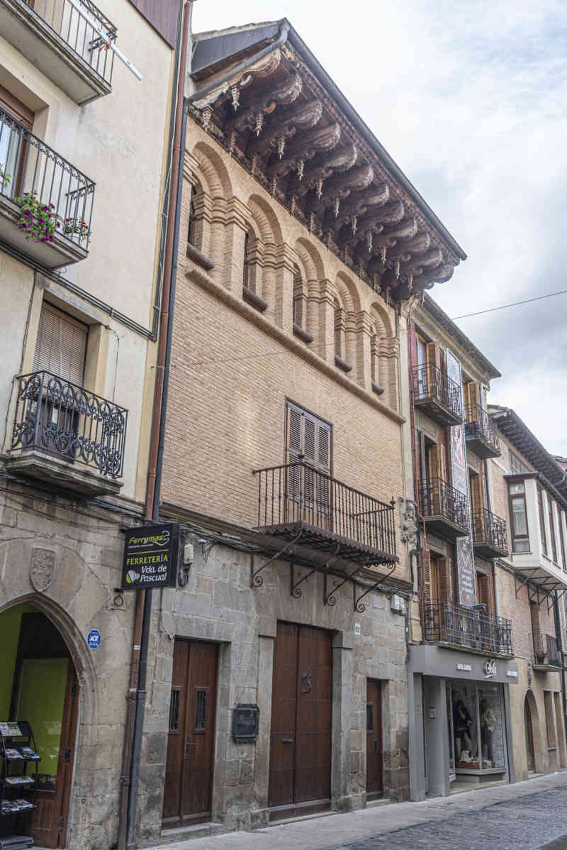 Comunidad Foral de Navarra 137 - Sangüesa - palacio de los París Iñiguez Abarca.jpg